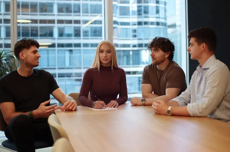 Iggy Azalea, 1,3 Trilyon Dolarlık İçerik Üreticisi Ekonomisinin En Hızlı Büyüyen Platformu Fanvue’nun Arkasındaki Yapay Zekâ Şirketi SHIFT’e Yatırım Yaptı